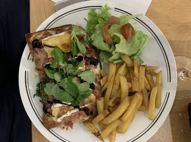 Restaurant La brasserie du grillon à Lisieux, France