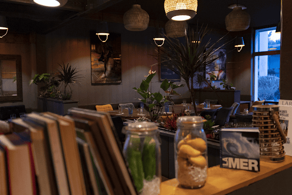 Restaurant La Cabane qui fume à Saint-Saturnin, France