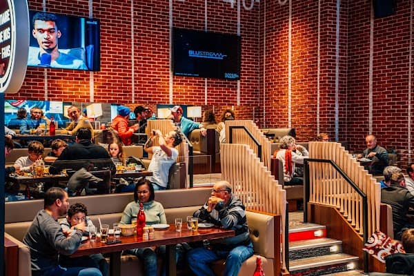 Restaurant La Cage – Brasserie sportive à Bègles, France