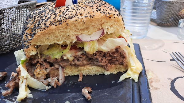 Restaurant La Cave à Burger à Saint-Cyr-sur-Mer, France