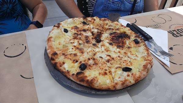 Restaurant La Cave à Burger à Saint-Cyr-sur-Mer, France