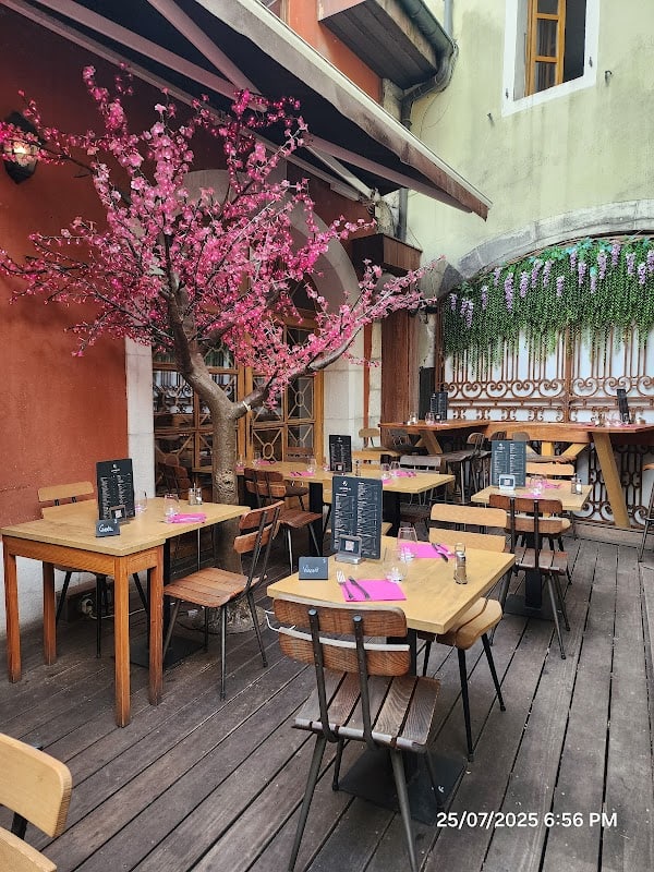 Restaurant La Cour 24 à Annecy, France