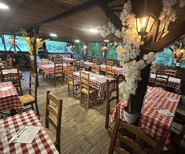 Restaurant La Croix d’Augas à Fontainebleau, France