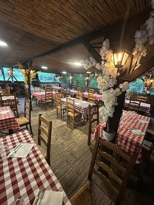 Restaurant La Croix d’Augas à Fontainebleau, France