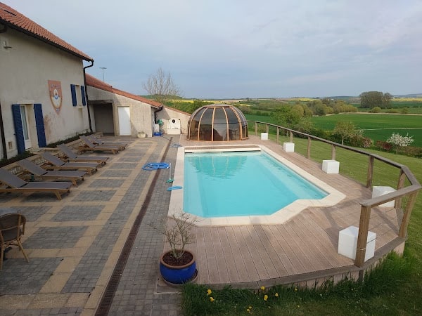 Restaurant La Dame Blanche: Chambres et table d’hôtes Bed & Breakfast de charme en Lorraine à Bérig-Vintrange, France