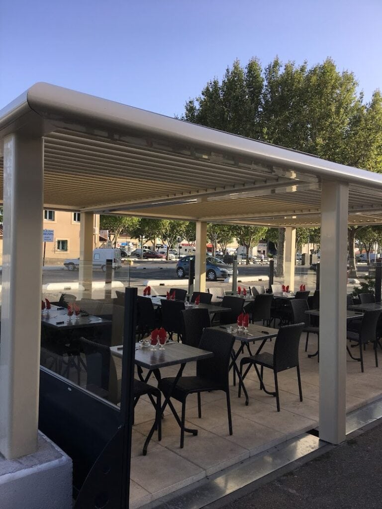 Restaurant LA DURANCETTE à Sénas, France — photo 1