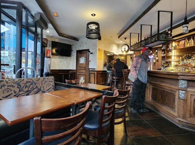 La Fourchette – Bar-Tabac & Restaurant à Champigny-sur-Marne, France