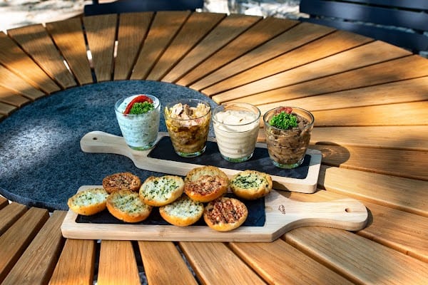 La Garçonnière – Restaurant et bien + à Châteauneuf-du-Rhône, France