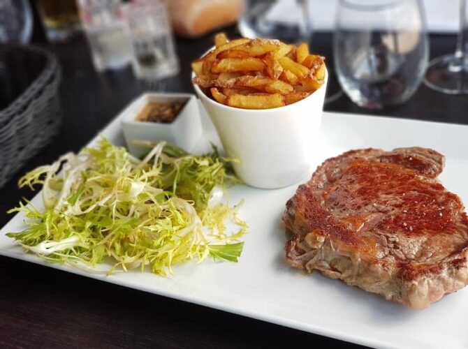Restaurant La Maison du Fleuve à Camblanes-et-Meynac, France