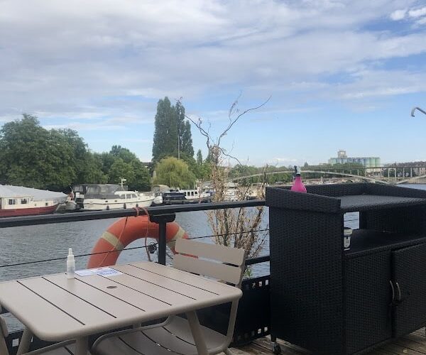 Restaurant La Péniche Auxerre à Auxerre, France