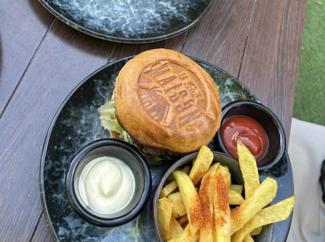 Restaurant La Petite Maison à Montigny-le-Bretonneux, France