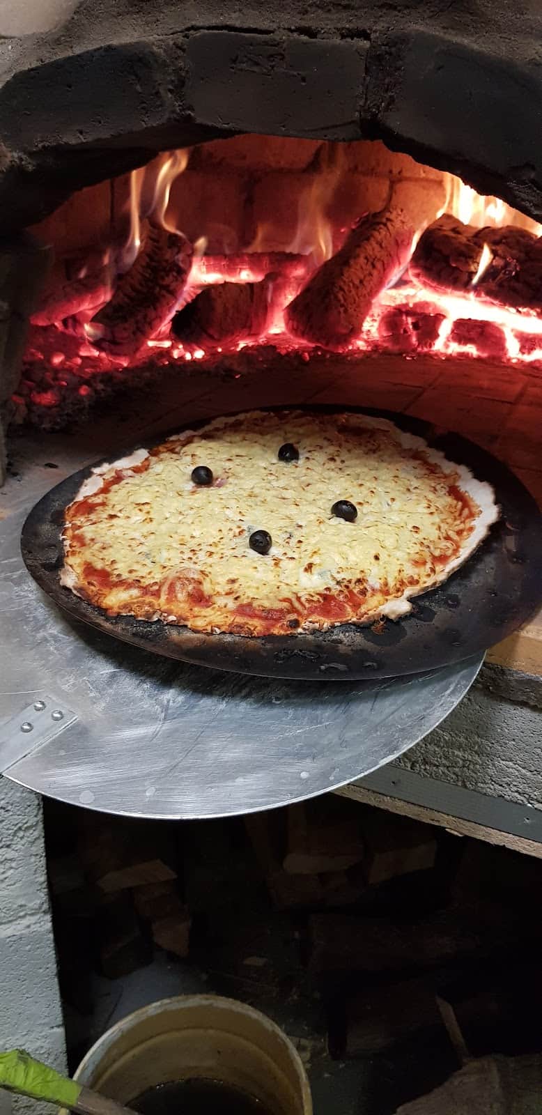 Restaurant La pizza du garage à Decazeville, France