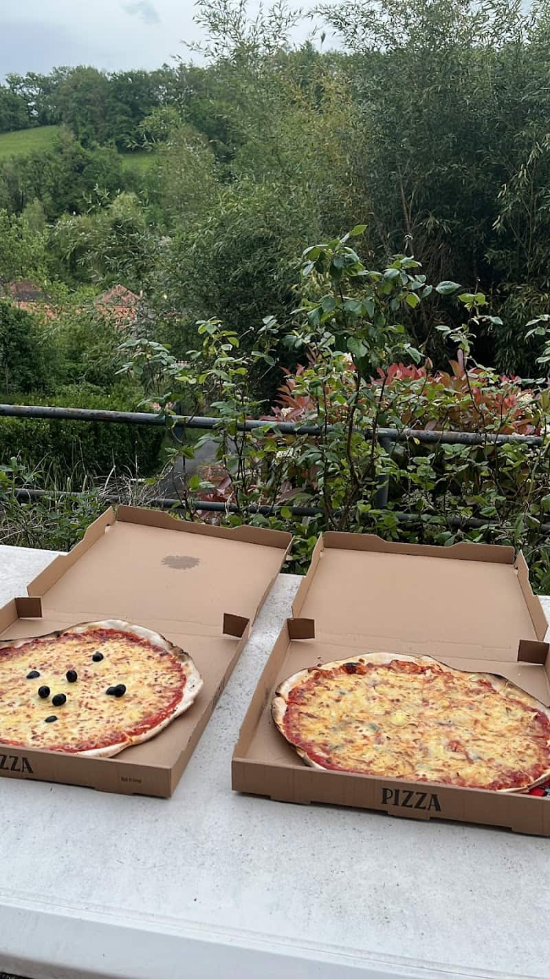 Restaurant La pizza du garage à Decazeville, France