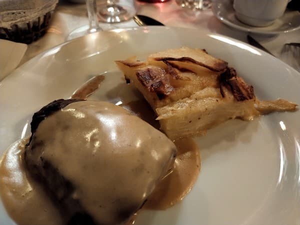 Restaurant LA RUCHE GOURMANDE à Charny Orée de Puisaye, France