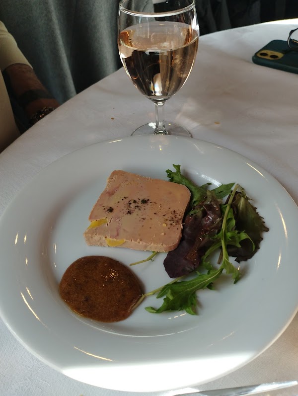 Restaurant LA RUCHE GOURMANDE à Charny Orée de Puisaye, France