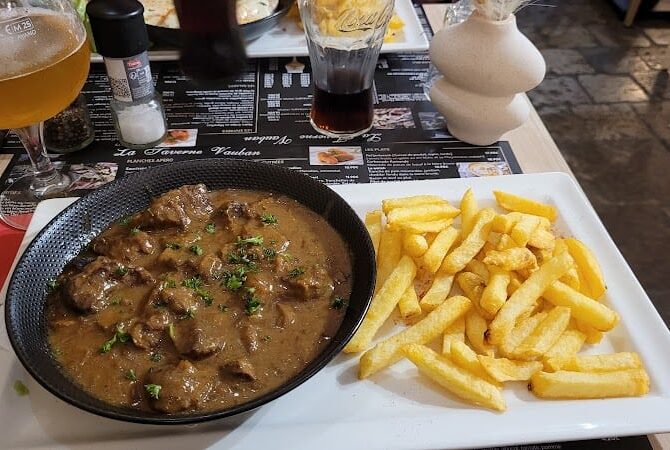 La Taverne Vauban Restaurant à Bergues, France