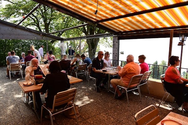 Restaurant La Tour de Gourze à Bourg-en-Lavaux, Suisse
