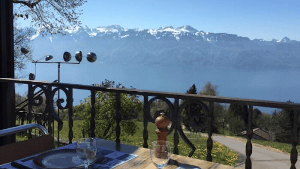 Restaurant La Tour de Gourze à Bourg-en-Lavaux, Suisse