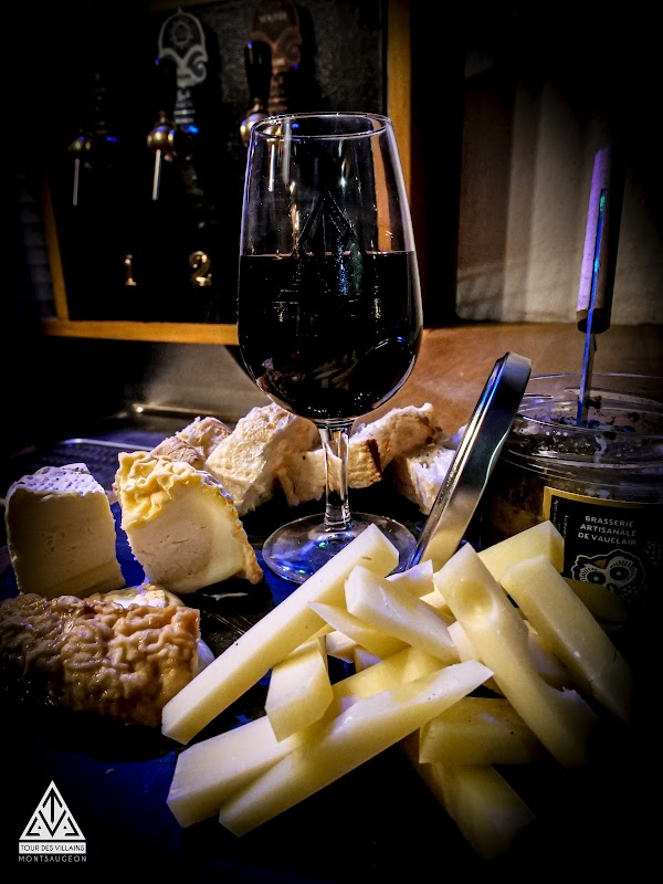 Restaurant La Tour Des Villains De Montsaugeon à Le Montsaugeonnais, France