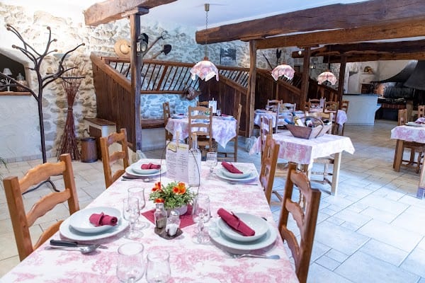 Restaurant La Vieille Etable à Saint-Médard, France