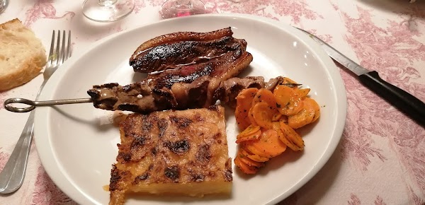 Restaurant La Vieille Etable à Saint-Médard, France