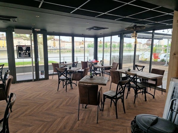 Restaurant La villa St l’ô à Saint-Laurent-sur-Saône, France