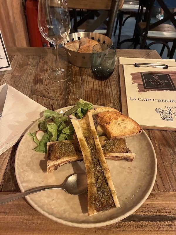 Restaurant La villa St l’ô à Saint-Laurent-sur-Saône, France