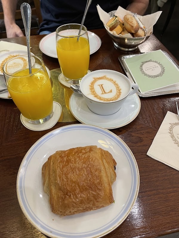 Restaurant Ladurée à Orly, France