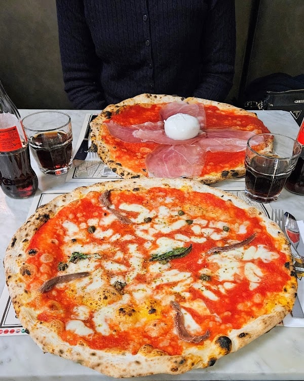 Restaurant L’Antica Pizzeria • da Michele à Milan, Italie
