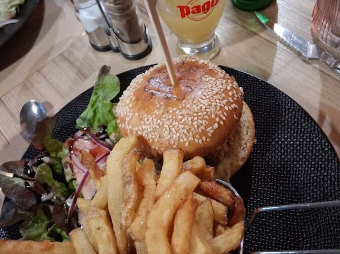 Restaurant L’ardoise occitane à Montbazens, France