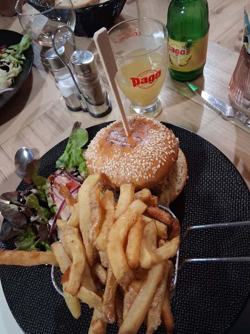 Restaurant L’ardoise occitane à Montbazens, France