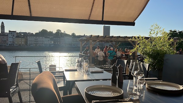 Restaurant L’Autre Rive à Saint-Laurent-sur-Saône, France