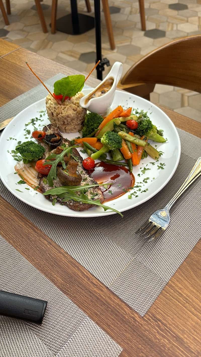 Le Belvédère café & restaurant à Dar-el-Beida, Maroc