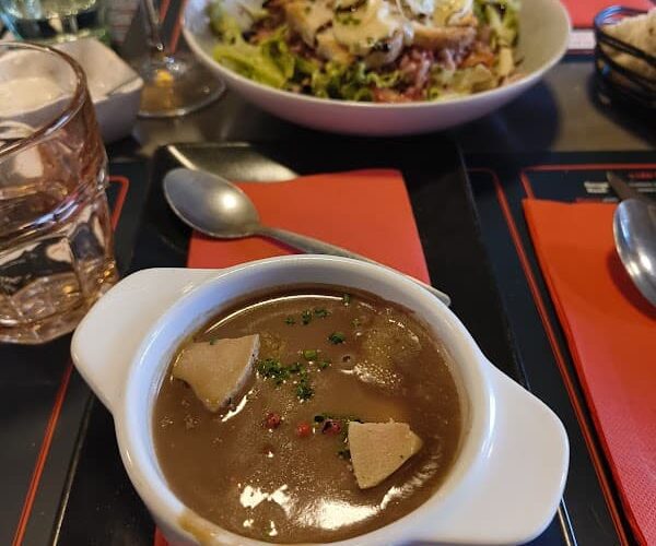 Restaurant Le Boeuf Tient le Pavé à Le Mans, France