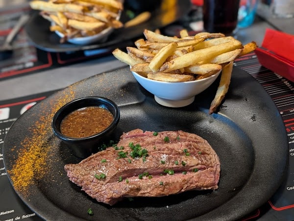 Restaurant Le Boeuf Tient le Pavé à Le Mans, France