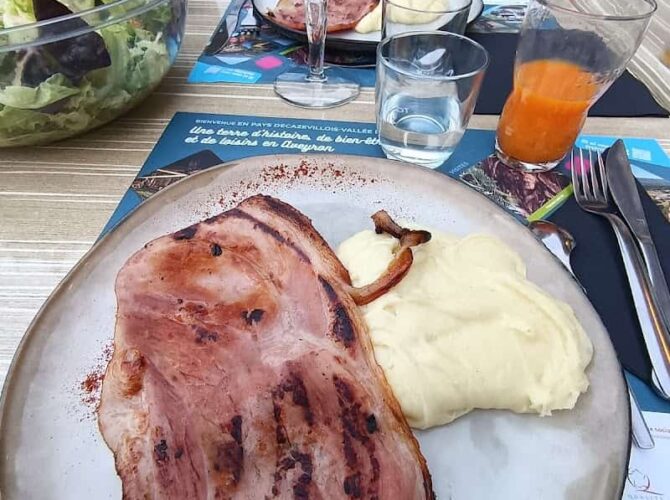 Restaurant Le brasero à Boisse-Penchot, France