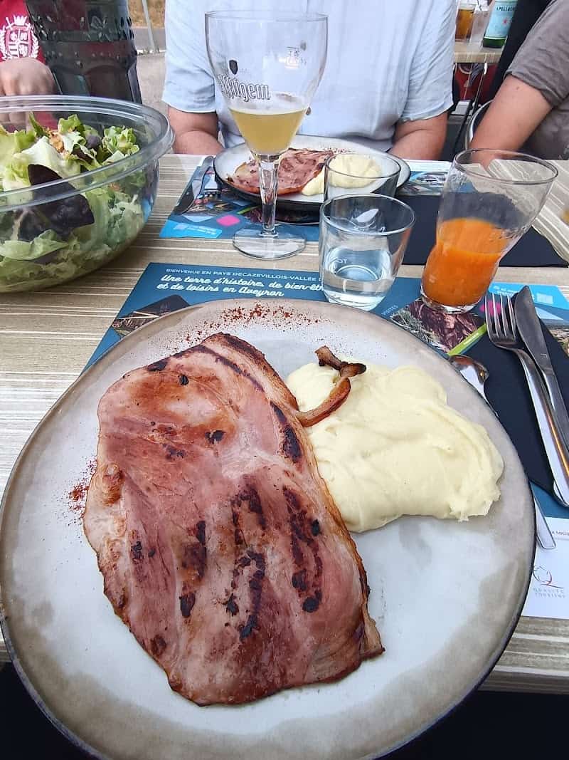 Restaurant Le brasero à Boisse-Penchot, France