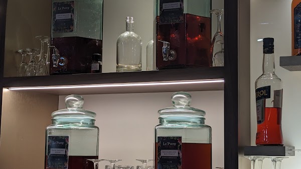 Restaurant Le Café de la Place à Saclay, France