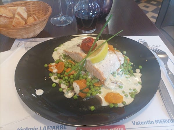 Restaurant Le Café de la Place à Saclay, France