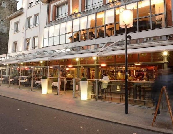 Restaurant Le Café de Paris à Calais, France