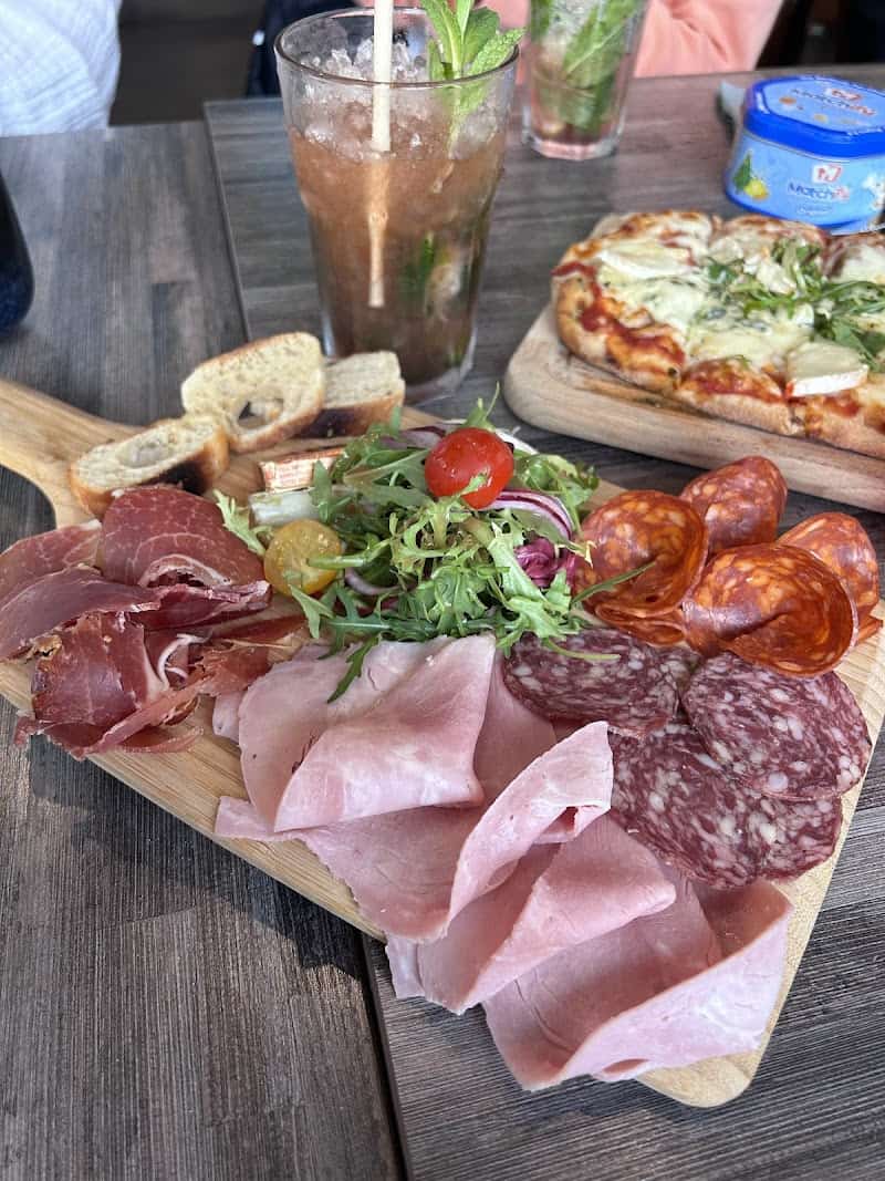 Restaurant Le café des arts by les comptoirs du sud à Mallemort, France