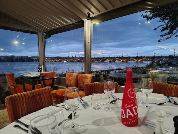 Restaurant Le Café du Port à Bordeaux, France
