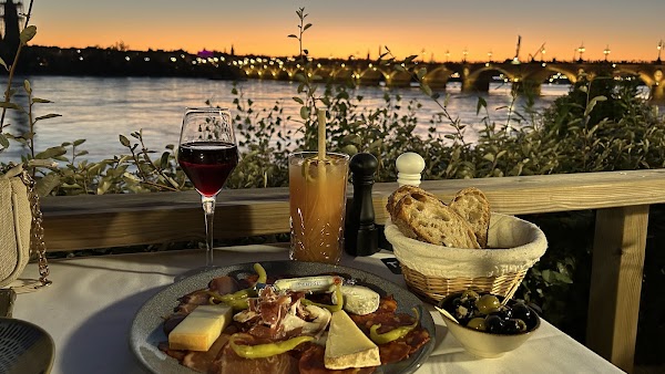 Restaurant Le Café du Port à Bordeaux, France