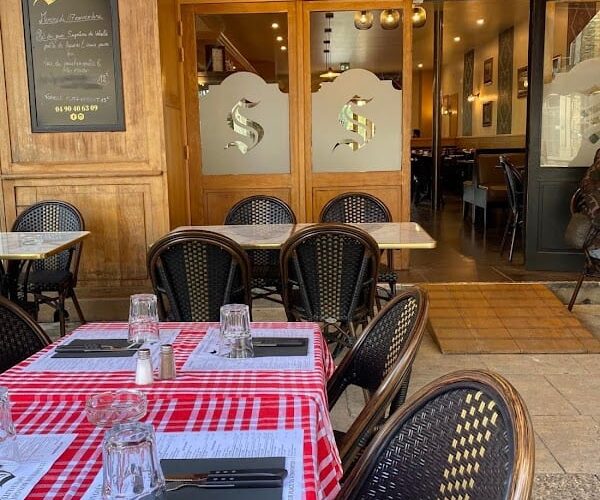 Restaurant Le Café du Siècle à Saint-Didier, France