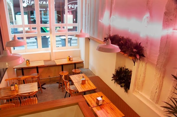 Restaurant Le Camion Qui Fume à Paris, France