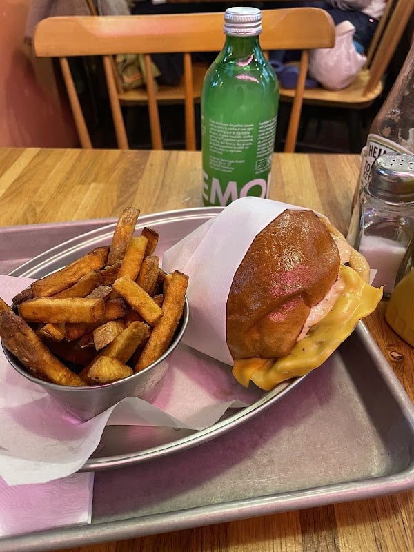 Restaurant Le Camion Qui Fume à Paris, France