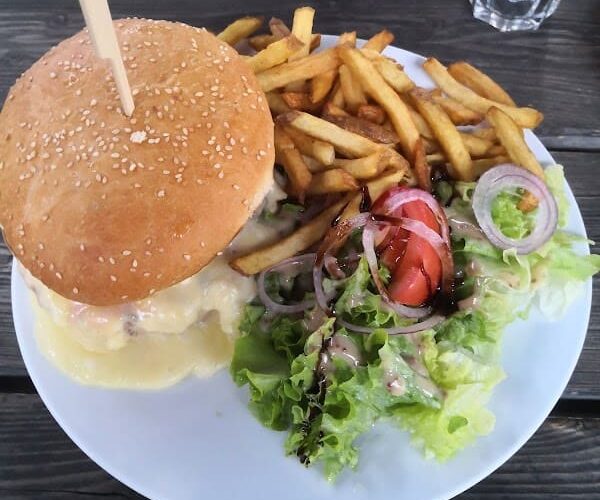 Restaurant Le Club Kitchen and Bar à Briançon, France