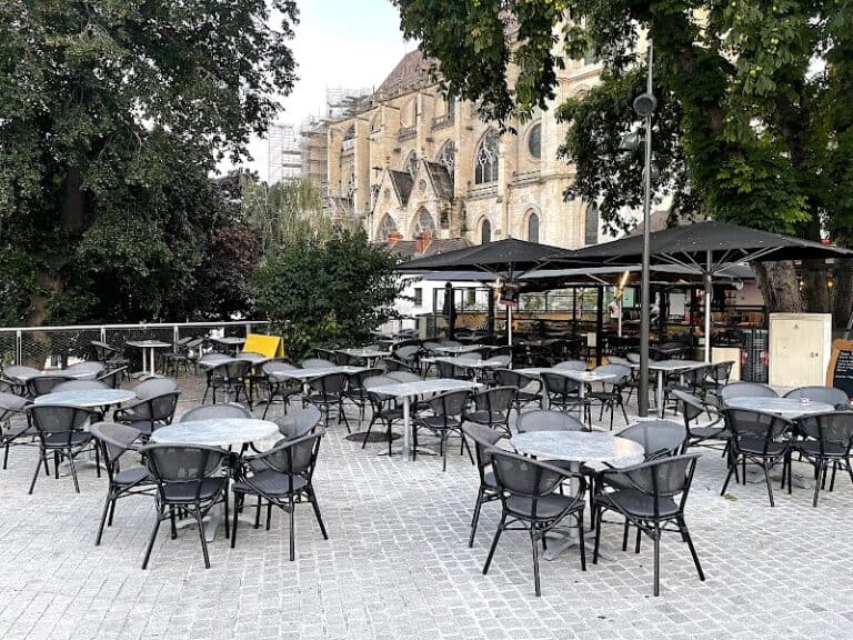 Restaurant Le D Estrees à Mantes-la-Jolie, France — photo 1