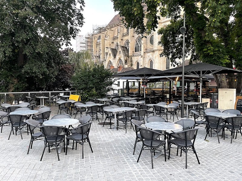 Restaurant Le D Estrees à Mantes-la-Jolie, France