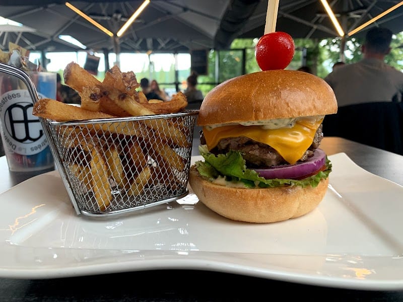 Restaurant Le D Estrees à Mantes-la-Jolie, France